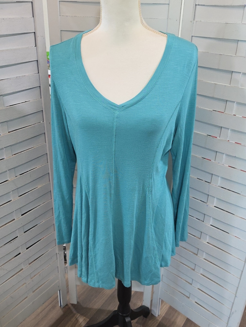 Soft Surroundings Light Teal V-Neck Long Sleeve Swing Top Size Medium